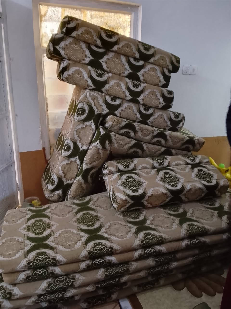 السلام عليكم جلسة للبيع نضيفه مستعمله7 دواشك 14متر كاملة السعر 175بيع مستعجل الرقم ***********
