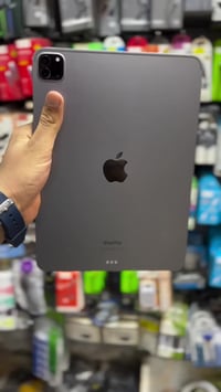ايباد برو ام٢ • ١٢٨ • بطارية ٨٥٪