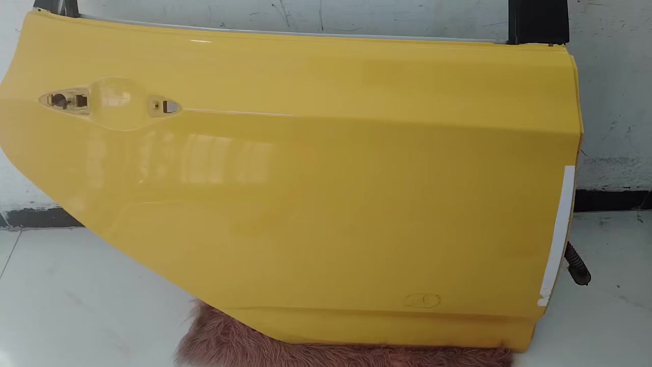 السلام عليكم باب اكسنت خليجي موديل 12.     او13 سابقن مكفوله صار بيه طخه اصغيره امئشره بالقلم سعره 80الف  
مجاول مال حاويه الله شاهد عل فحص سعرهن 20الف 
حساس مطرقه مال ادونز سعره 50الف عل فحص 
شاشات وحده مال ملكه والثانيه ماعرفه اشتريته اوماصارت عله سيارتي عل فحص سعرهن 40الف اثنينهم 
مكاني حله نادر خلف محمل نسيج رقمي ***********
