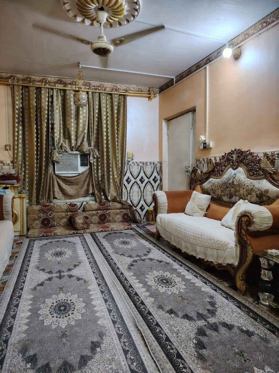 للبيع بيت زراعي بحي الفلاح مساحه 150م /  بي غرفتين وصاله ومطبخ وديوانيه وصحيات/ بناء بلوك/ عكاده/ الاستفسار *********** بي واتساب
