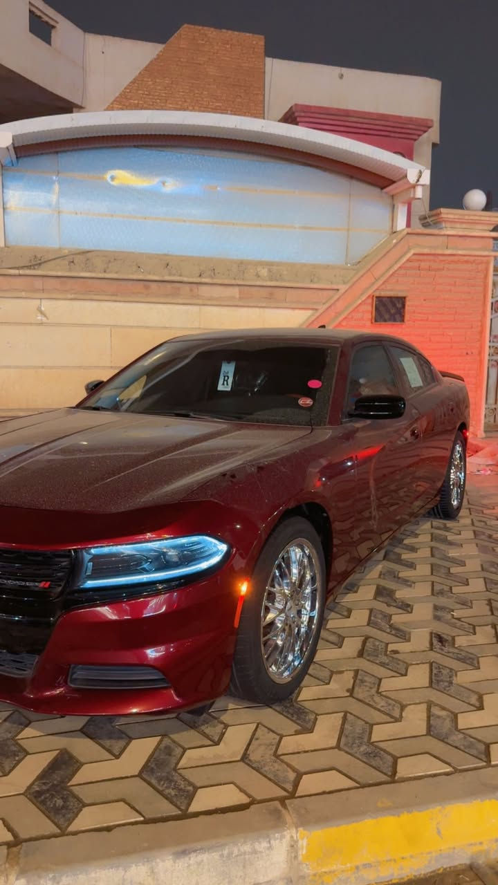 السلام عليكم 
جارجر موديل 23 اصل رقم بغداد بأسمي السياره داخله تقرير تعمل وتسير  كفاله عامه من الضربه والصبغ والتبديل 
عدئ بارد بجاملغ الامامي شويه بسيط مامبين ماشيه 32 الف مايل مواصفات بلاك توب معرفه كير محرك كفاله 
مكاني ناصريه شارع بغداد رقم ***********
خاص مقفول 👍🏻
