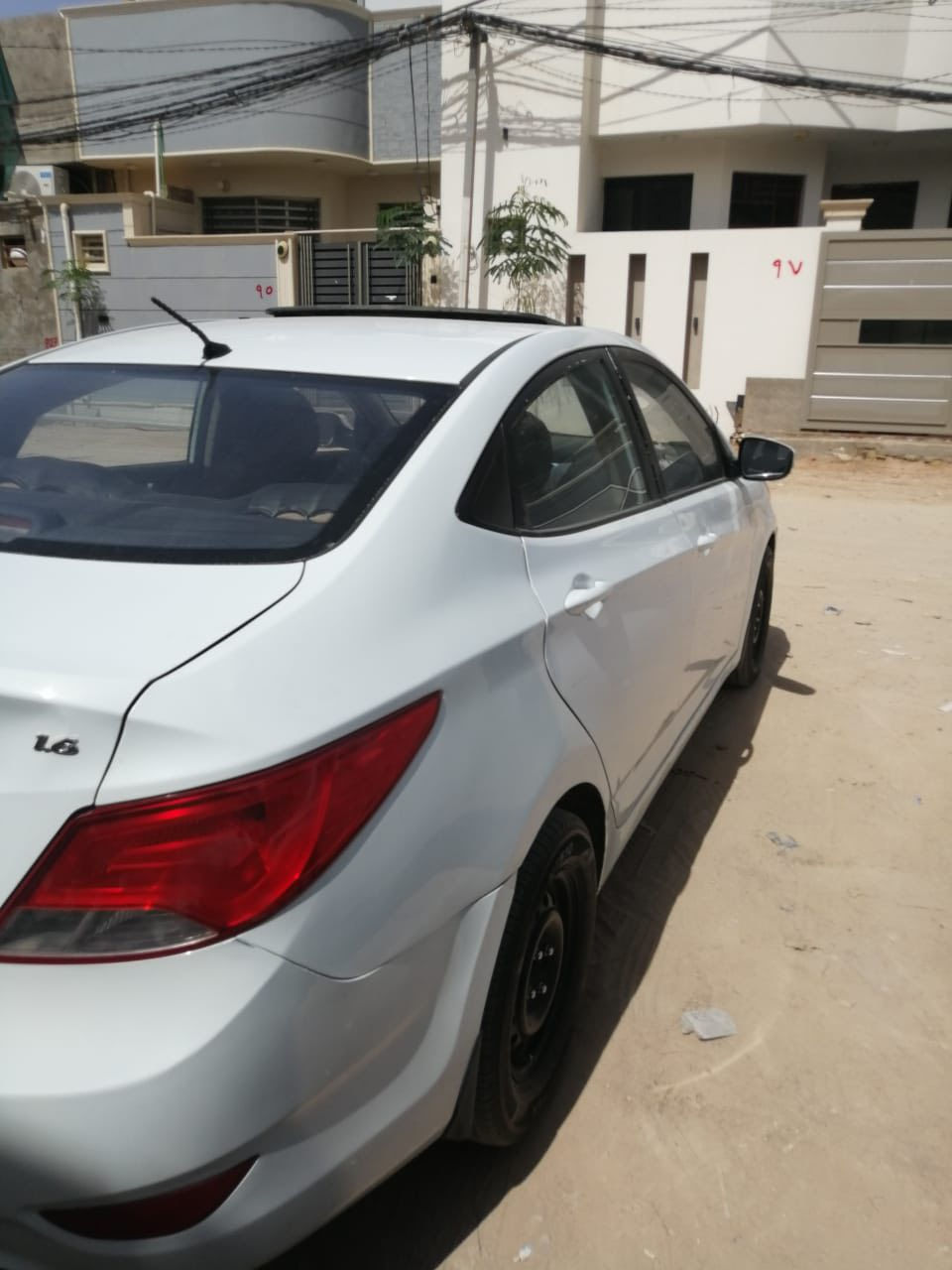 هيونداي أكسنت 2016 للبيع 🚗

سيارة هيونداي أكسنت (Hyundai Accent) موديل 2016، بحالة ممتازة وجاهزة 

📋 مواصفات السيارة:

 الموديل: 2016.

 المحرك: 1600 سي سي (\bm{1.6}). يعني قطرتين . 

 الفئة: فول مواصفات (فتحة سقف). تحكمات إشارة بمري دواخل بيجي سيارة خليجية مانع انزلاق.

 حالة البودي: ثلاث قطع صبغ سيارة فقط .

 الوضعية: ماكينة، حدادية، وكير بحالة ممتازة، طقم تواير (إطارات) جديد، التبريد (المكيف) شغال وممتاز جداً والسيارة جاهزة ما تحتاج أي مصاريف باتري ماعايزة كلشي .

 الأوراق: سنوية باسمي (جاهزة للتحويل).

سنوية جديدة رقم إنكليزي. نجف دولي هزة جديدة 

نجف / كوفة / مجسرات الزهراء / ميسان 

*********** اتصل وتدلل سعرها ب90$ وبيها مجال حك جية وتدلل .
