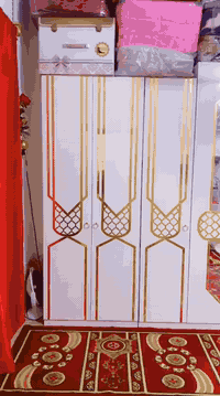 غرفه للبيع تركي استخدام سنه وكلش نضيفه وجديده  من ضمنهن مرايه طويله  و...