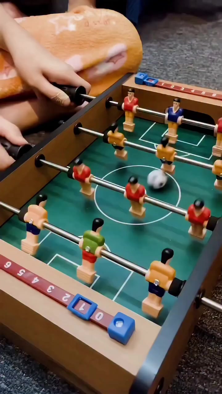 لعبة كرة القدم المصغّرة – المتعة بكل مكان!

لعبة كلاسيكية ممتعة للأطفال والكبار.

✨ المميزات: 
• تصميم أنيق بمظهر خشبي جميل
• مقابض مريحة للتحكم السريع أثناء اللعب
• حجم صغير يوضع فوق الطاولة بسهولة
• مزودة بكرات وعداد أهداف على الجانبين
• مناسبة للأطفال +3 سنوات

👨‍👩‍👧‍👦 مثالية للبيت، الجلسات العائلية، والتسلية مع الأصدقاء.

🔥 تحدّي، حماس، وضحك بدون توقف!

رابط شراء المنتج في التعليقات 
ادخل للتعليقات واحجز قبل نفاذ الكمية 🔥 

#اكسبلور #كرة #كرة_قدم #لعبة #العاب #كرة_القدم #العراق #بث #مباراة #كلاسيكو


**إذا كنت صاحب هذا الإعلان وتريد حذفه لأي سبب، رجاءا أرسل رسالة إلى الدعم الفني**