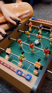 كرة قدم مصغّرة • مظهر خشبي • مناسب للأطفال ٣+