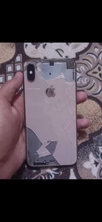 ايفون Xs max الجهاز ما مبدل اي قطعه فقط الضهر مكسور ذاكره ٢٥٦ و بطاريه...