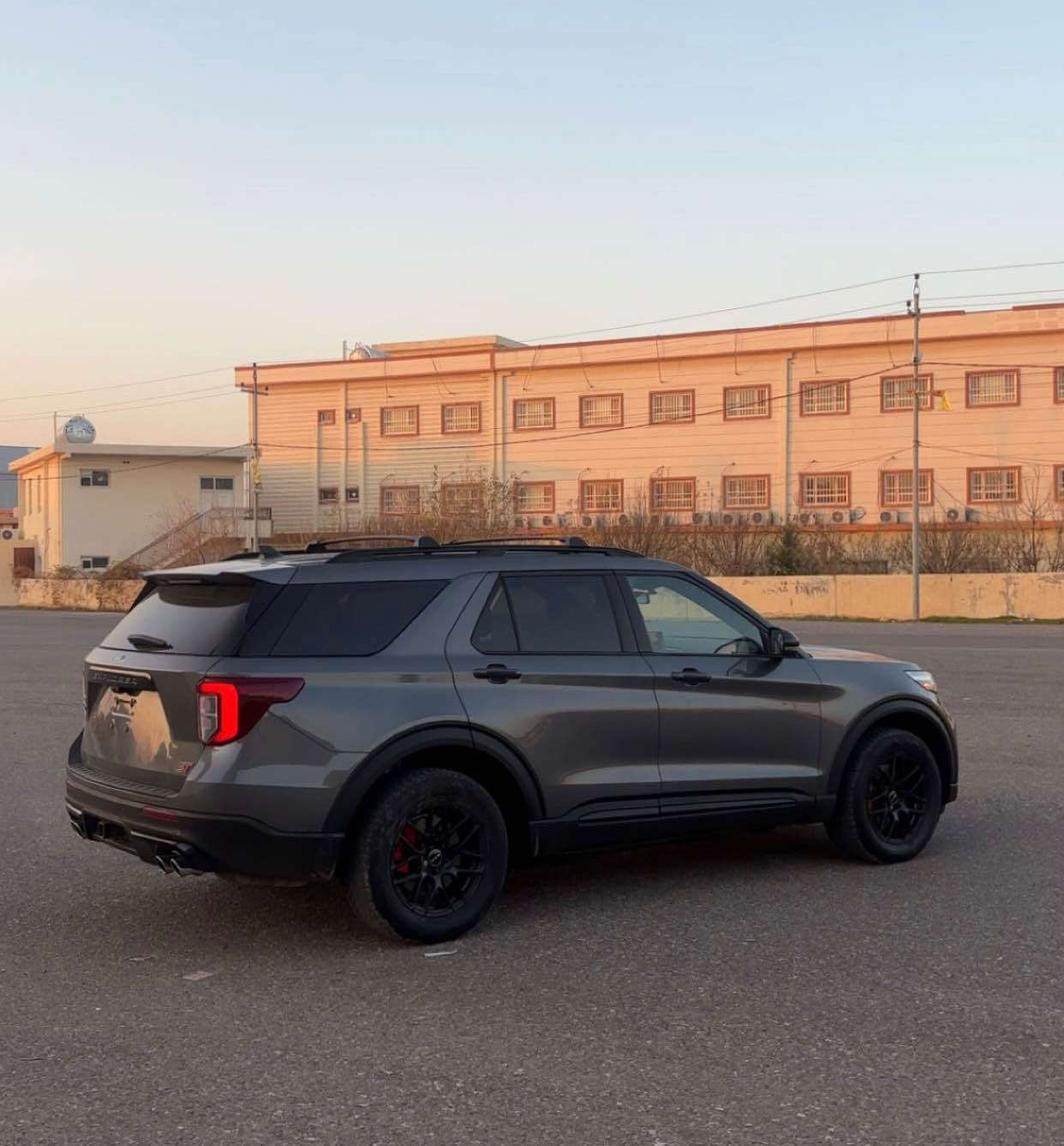 السلام عليكم 
Ford explorer 2023 ST V6 
فورد اكسبلورا ST 
موديل 2023 
بجم و خلف كبس 
فول فول مواصفات فور ويل 
لون مميز 
ستة سلندر - 400hp 
رادار 360 - بانوراما - بصمة شغال 
‎5 كاميرات - تحكم ستيرن 
كشن خزن - كشن كهربائي تدفئة و تبريد 
ستيرن هيتر - كود باب 
بي بعد هواية مواصفات 
جاملغ و باب سبغ بدون دواخل بدون إرباك 
بي بعد شبر تعديل 
كير و محرك اكسل و دبل اكسل بشرط 
رادار و ارباك و كهربائي بشرط 
سيارة شرط ترقيم ارقام شيمالي 
بي مجال 3شهر للترقيم 
مكان سيارة أربيل 
سعر 290$ بي مجال 
*********** أربيل, العراق
