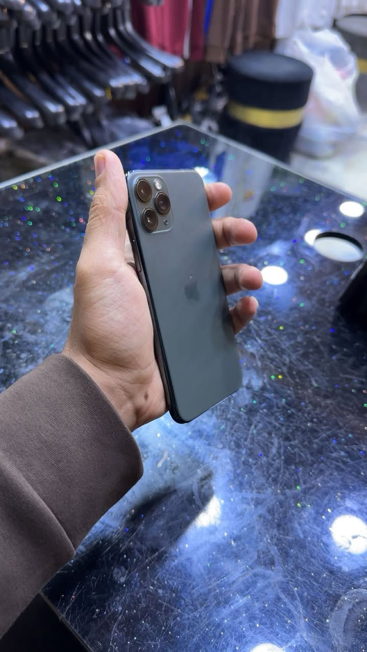 11 برو زغير دبل سيمكارت 
عربي شرق اوسط 256 
بطاريه 81 بلادي 
سعر 275 💸
*********** الشعب
