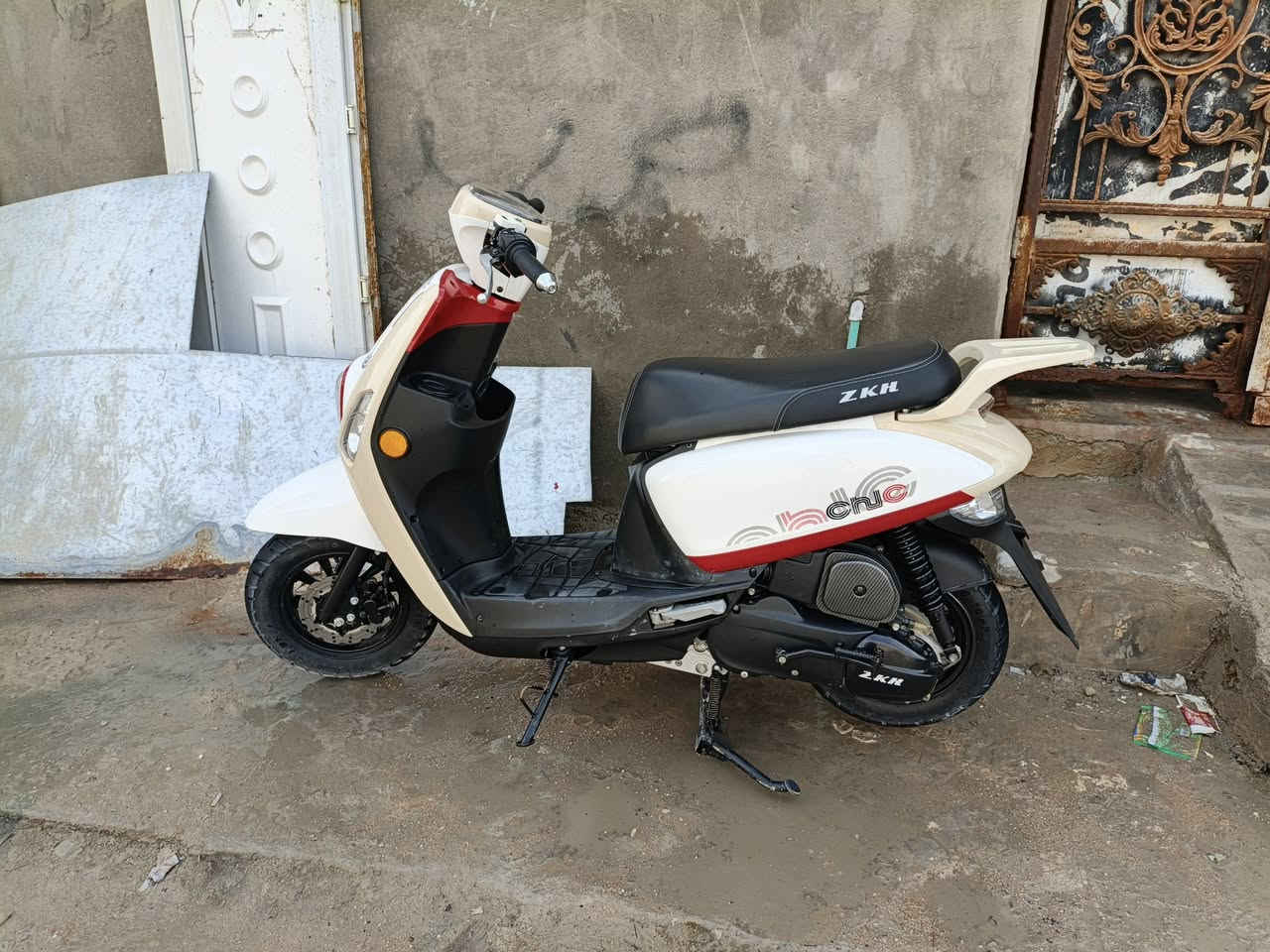 سلام عليكم دراجه ماكس نوع بوليس صاله شهر طالعه من المعرض وصل موجود سعر مليون 200 وبيه مجال العنوان ابو الخصيب العوجه شارع المقيمبن المردسه العراقية الرقم هاتف ***********
