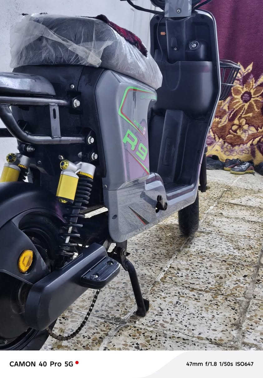 السلام عليكم
للبيع دراجة شحن R9  دراجة نظيفةجدا
المواصفات:-
1-سرعة 109 
 2-نظام الرجوع إلى الخلف(R)
3-لايت زنون مع سكن لد متغير او ثابت
4-نظام بلوتوث
5-جك كشن
 6-دسك بريك شحط
7- ويل رياضي 
8-ملف 2000Wحقيقي
 9-دبل رياضي غاز
10- سويج2
11-تايرات جبلية مع نظام تزحلق
12- اي عطل بلدراجة يظهر على شاشة الدراجة
13-لا تتأثر بلمطر او الماء القوي 
العنوان موصل ايسر حي سومر 
للإستفسار الاتصال على الرقم  ***********
بطاريات مال شركه جديدات 2026
