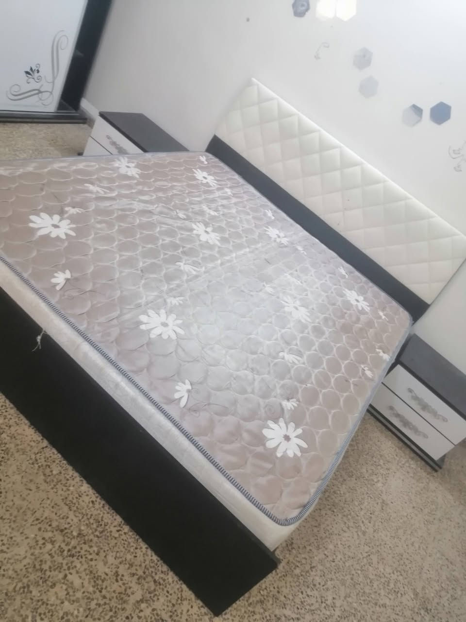 غرفه نوم نظيفه للبيع سبع قطع سعر 250 اتصال***********
