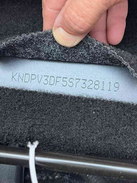 كيا سبورتج 2025 بدون حادث قمارة حديد دواخل أبيض ماشية 8000 قابل للزيادة بأسمي بغداد ألسعر 23500 $  ألأتصال ***********
