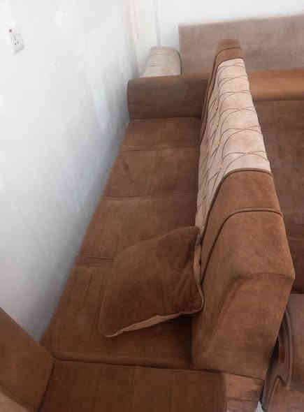 ديوان عشر مقاعد مع مفارش كامل للبيع والسعر ١٣٠ فقط اي استفسار اتصل برقم *********** خناقين
