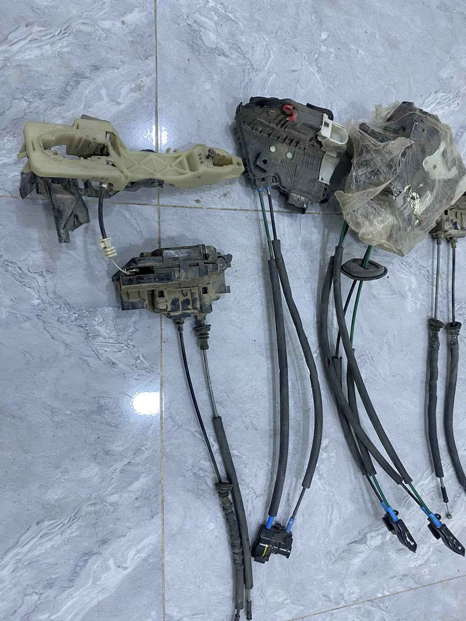 كيلونات ابواب كادينزا تفصيخ حاويه يوجد توصيل 🚚 كل المحافظات ***********
