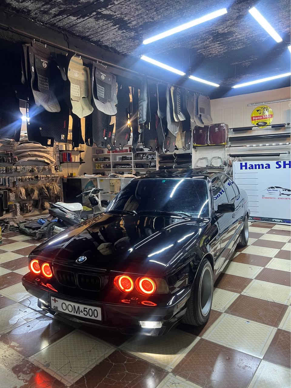 سه ره تا به ناوي خوا 
بؤ فرؤشتن 
bmw  منفيست ئه وروپي
مؤديل1995
فول فول قه پات مواسه فات
525iتؤماتيك
سلايت
كوشن جلد
كوشن هيتر
ده بل ئيرباگ
ده بل چه كمه جه
absبه شه رت
ته له فؤن
ته بريد ساردوو گه رم به شه رت
له سه ر ده قي شه ريكه هه مووگياني ئيش ده كات
دينار مه سره في نيه 
خايسي نيه لئدراوي نيه
به شه رتي هه مووگياني  له سه ر بيلادي ئيش كات
شوختي نيه قه پو چالي نيه
له ماله كه بئ منه تم به س لئخوريني ئه وئ 
سعري ٥٥ معامه له ي برايانه
شوئن سؤران
ژماره *********** أربيل, العراق

