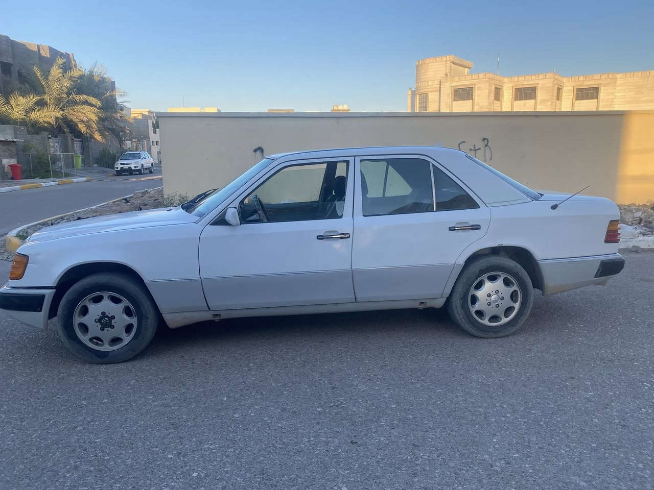 مارسيدس بنز E300موديل 1992
مكينة بvvt3000 مكفولات 
***********
