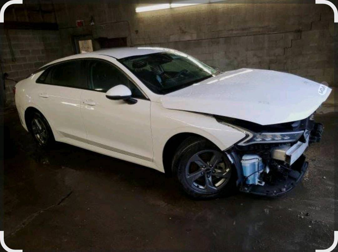 k5 امريكي مديل 2023سعر 145ورقة 
شنو موديل السيارة بالتحديد؟: 
2023
وين موقع السيارة الحالي في العراق؟: 
ناصرية مركز
شنو السعر المطلوب للسيارة؟: 
 ورقة145
حالة المحرك والجير شنو؟: 
جيدا جدا