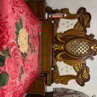 للبيع السعر 200وبيه مجال للشراي