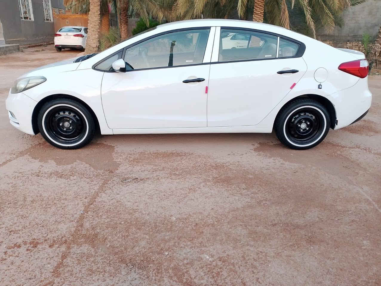السلام عليكم
كيا سيراتو موديل 14 خليجي رقم مثنى انكليزي بسمي ماشيه 170 
مكينة وكير شرط 
تبريد ثلج 
حدادية وكهربائيات وتخم تايرجديد  
بيها جاملغ مبدل بدون عابر ورشة بلبنيد بدون فتح 
والباقي مكفول السعر ١١٢  وبي مجال 
مكان السيارة السماوة  للأستفسار ***********
