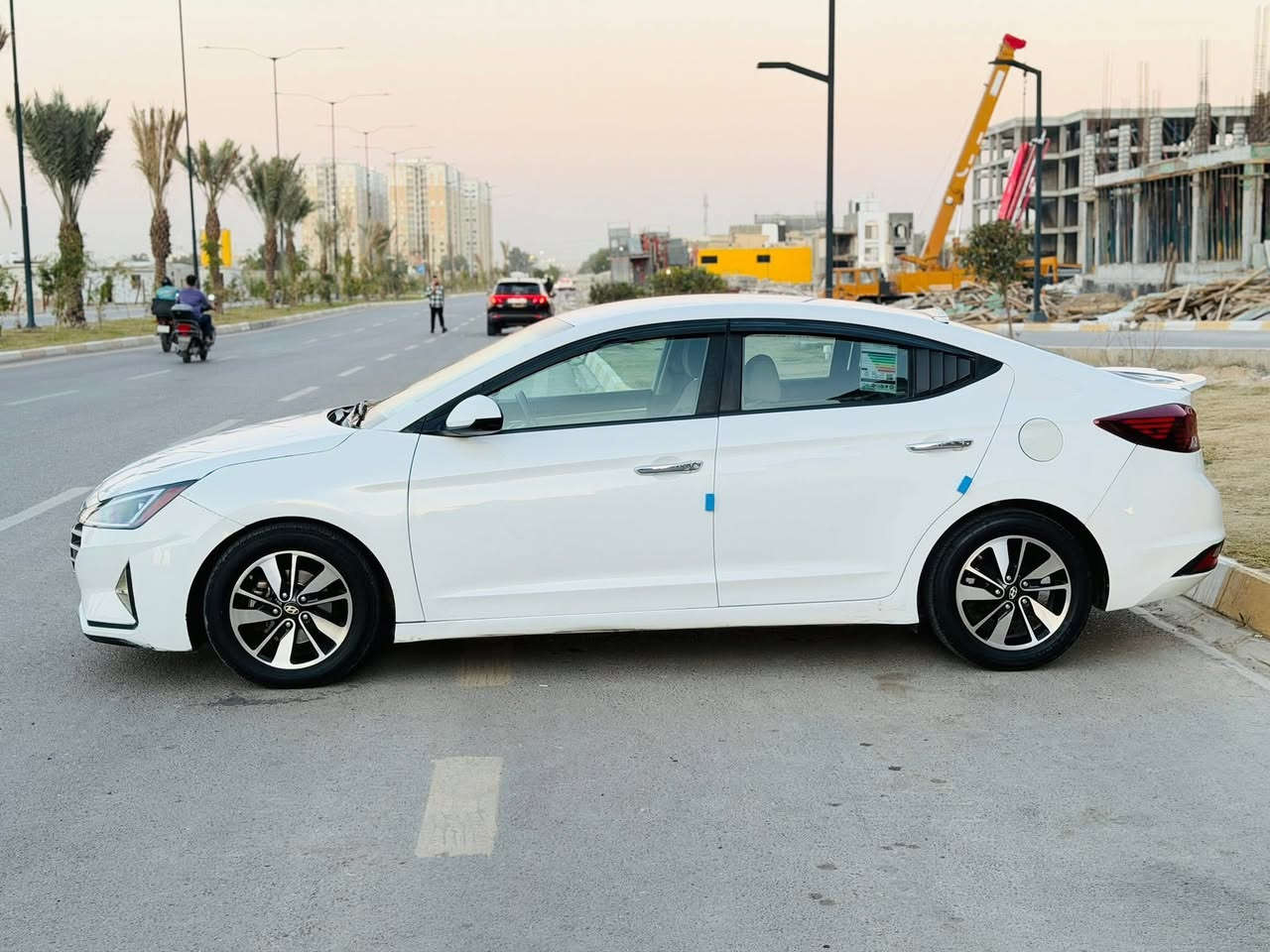 السلام عليكم النترا موديل ٢٠١٩ امريكي حادثها جاملغ مبدل وبنيد وبيها باب كلير من امريكا  مواصفاتها عاديه كير اي تي ام المرغوب كير ومكينه نظيفات سعرها ١١٨ $ رقم تليفوني الشراي يتصل ***********
