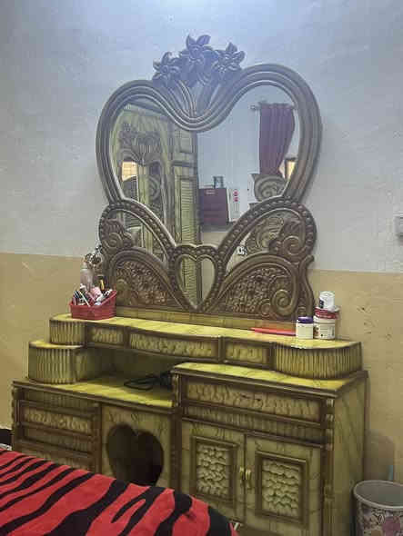 غرفة اخشاب كاملة بسعر٦٠٠ الف صاج درجة اولى الاتسفسار على الرقم *********** مكاني ديالى كنعان حي العسكري
