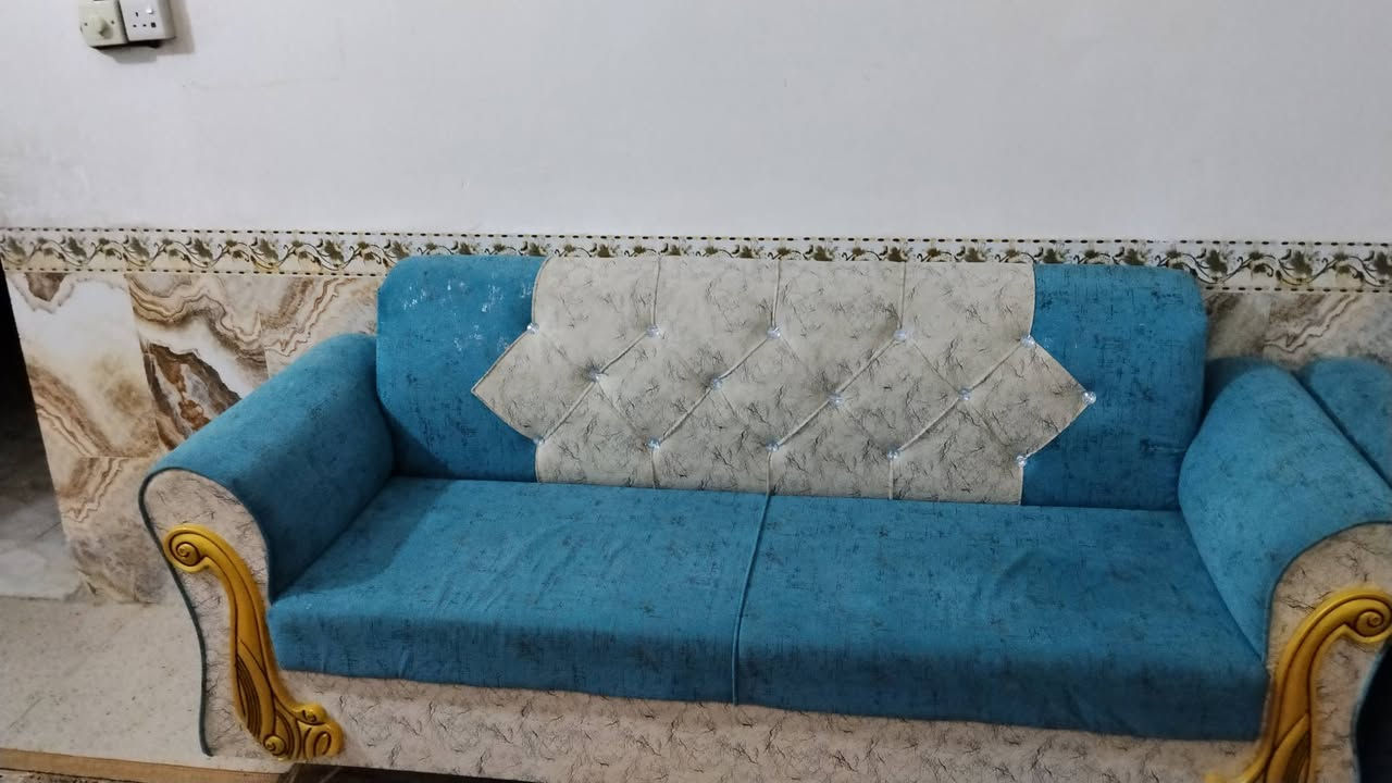 سلام عليكم اغراض للبيع كلمن وسعره عيني قنفات مقعدين ثلاث نفرات مقعد نفرين كراسي ثنين جربايه نفر بوفيه 6خانات طابقين 
كنتور بابين العنوان ناصرية مركز الاسكان الصناعي *********** متواجد وتساب وماسنجر
