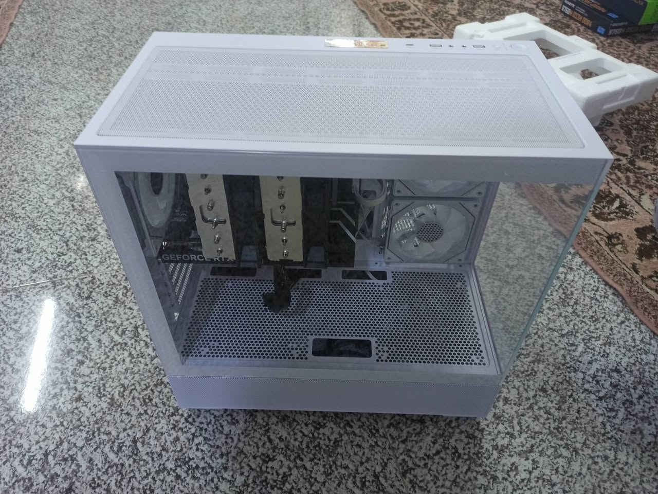 1. المعالج: Intel Core 
i7 12700F

2. اللوحة الأم: Gigabyte B760M DS3H DDR4

3. كرت الشاشة: GALAX RTX 4060 8GB OC 2X

4. التخزين: Lexar NM620 1TB NVMe Gen3

5. الباور سبلاي: Segotep BN750W 750W 80+ Bronze

6. المشتت الهوائي: Deepcool AG620 ARGB

7. الكيس: Sama SV02 ATX (بيضاء)

8. الرامات: TEAMGROUP T-Force Delta RGB 32GB (2x16GB) 3200MHz CL16

كم شهر من خذتها ما استعملتها اهواي 
بعدها جديده و بعدها بل ضمان 
فقط الكيس 

اذا حاب تشتري  الUBS ++الشاشة
تفضلي خاص 
للتواصل واتساب 
***********
توصيل كل محافظات عندي
