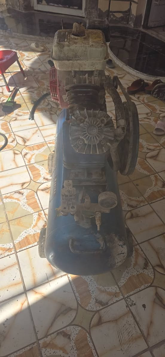 كنبريسر للبيع حجم ١٢٠ عل فحص السعر ٢٠٠ الشراي يجي خاص او ينتصل عله الرقم ***********العنوان حله
