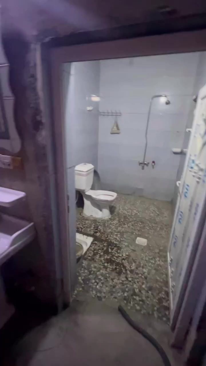 سلام عليكم بيت للإيجار بـ400
يحتوي ع غرفه وصاله ومطبخ وصحيات
للاستفسار خاص او ***********
