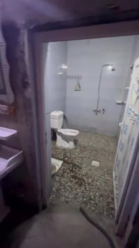 بيت للإيجار بـ400 يحتوي ع غرفه وصاله ومطبخ وصحيات للاستفسار خاص او 077...