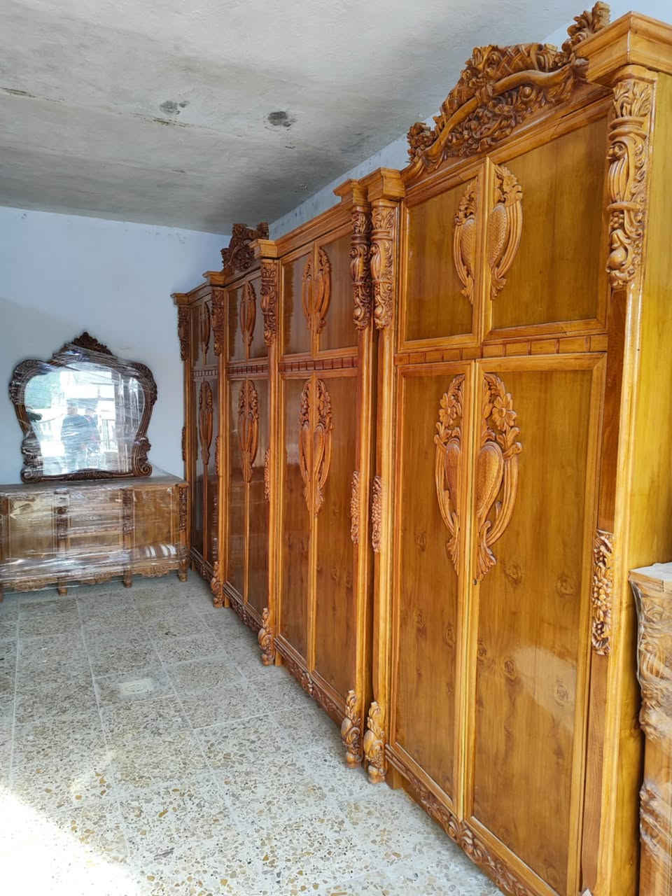 غرفه جديده مامستعمله شغل زان درجة اوله داخل وخارج صاج ثكيله ظهر جرجوبه غرفه بمعنه كلمه شغل درجه اوله متواجد علخط ***********ابو جود سعره ٣ ملاين
