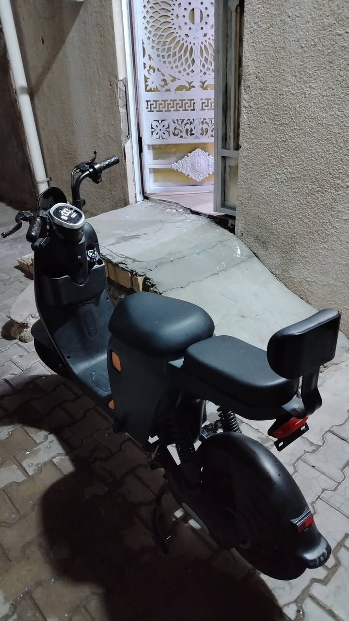 سلام عليكم دراجه شحن ميني R900 فول مواصفات 
خمسة بطاريات لايت عالي ناصي اشاير اثنين تجي بيه سويجات اثنين وبصمة السعر 375 وبيه مجال للطيبين
مكاني بصرة منطقة المشراق القديم قرب كراج جنابي وهذا رقمي *********** 
رجاءا المو شراي لا يراسل رجاءا
