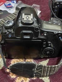 كانون D60 • عدسة 18/135 • فلاش T244