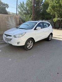 توسان 2012  السعر 140  محرك 2.400 العنوان الغزاليه  07700837974