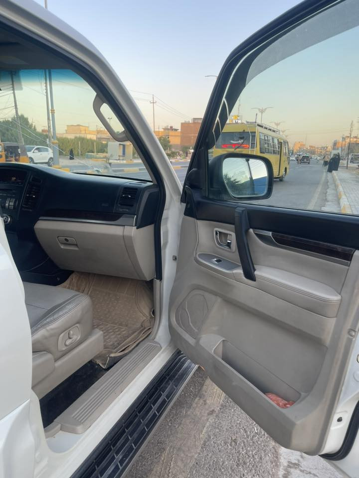 السلام عليكم
باجيرو 2011حبتور فول للاخير
سياره جانيها صالي ٥ سنين واريد اراوس اوبيع عادي 
بيها قطعه وحده صبغ  صورتها موجوده بالمنشور بسيطه 
لا لغد لا شاصي والايرباك حساس كلش ف البرده طاك  
ما صلحته  انزلك من سعر السياره شگد يكلف تصليحه الايرباك 
  سياره حلوه ونظيفه كلش  الصبغ درجه اولى اتحداك تعرفه 
مكينه ٣٥٠٠ ما مفتوح مكفول كير كذالك رقم اربيل 
فور ويل كفاله تايرات جدد  الي تفيده  مراوس بجنسزز لون ابيض  كامري ١٨  حتلو بيها قطعتين  السعر ١٤٨وبيها مجال 
*********** واتساب بيع بس مراوس  
مكاني كربلاء
