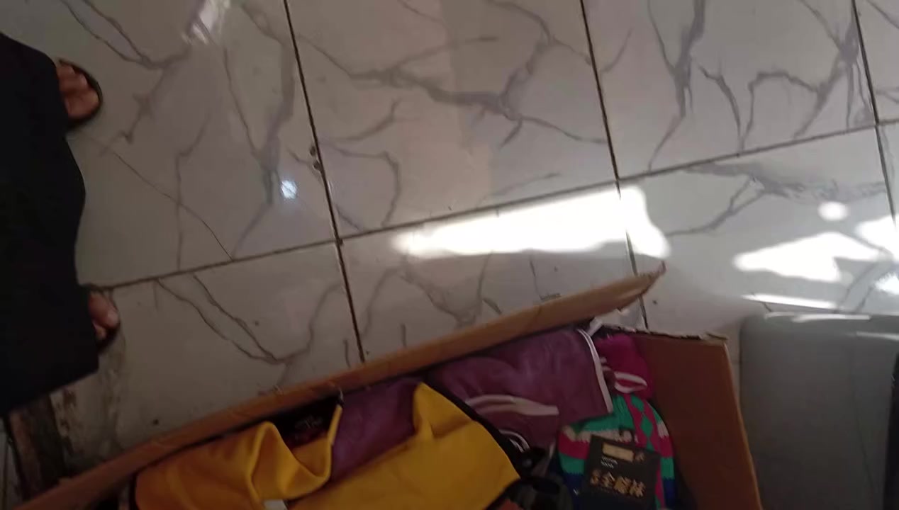 *********** ***********  اليوم تجون معزلين خابرونا على الرقم 100 هلا بيكم عيونياخوان كل شي داخل المحل هو مو ابو يوسف تنزيلات جوه السوق تجون تشرفونا مرات تجونا معزلين راح اخليكم رقم الموبايل اخواني اخواتي يشرفونا بكل وقت تنزيلات تنزيلات يعني اسعار مناسبه يوجد لدينا شحاطات رجاليه احذيه رجاليه شحاطات نسائيه شحاطات نسائيه احذيه نسائيه يعني كل شيء موجود داخل المحل احذيه شحاطات ولاديه بناتيه رجاليه شبابيه يعني كل شيء موجود مواعين جداري نوعيات الاصلي والعادي وكل شيء موجود تجون تشرفونه بكل وقت حاجات كلها مناسبه مع الفقير بيكم خير تدللون يعني حاجاتنا كلها رخيصه نعم 100 هلا بيكم بيكم خير تدللون تجون تشرفونا بكل وقت ملابس ايش تردون موجود
