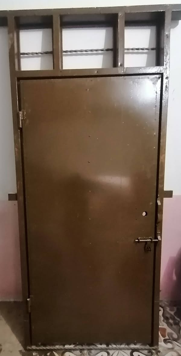مولده سعره ٢٥٠ لف مع مقطوه سعره ٤٠ لف  مع باب حديد عرض متر مع مترين كبس سعره ٢٠٠ لف مع مثرامه حجم ٣٢   سعره ٤٠٠ لف  رقم موبايل ***********
