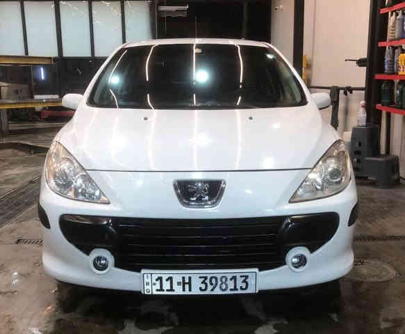 لليدور نضيف وجديد
بيجو فرنسي 2006 موديل 307 
سياره جديده خير من الله مكفوله كير مكينة وتبريد سياره جانت متروكه 5 سنوات ماشيه 150 الف بيها باب السايق مصبوغ والدواسه وباب السكن اربع اصابع يم اليده ونص الدواسه اثر طخطخات بسيطه موجوده صور الصبغ درجه اولى بدون ايرباك بدون دواخل صدر جديد كله من الطول للطول تبريد ثلج هزه جديده سنوية لل 29 شهر ال 9 تحويل مباشر السيارة احلى من الصور بهواي (السعر 60) مكان السياره المنصور قرب مستشفى الطفل المركزي
 ***********
