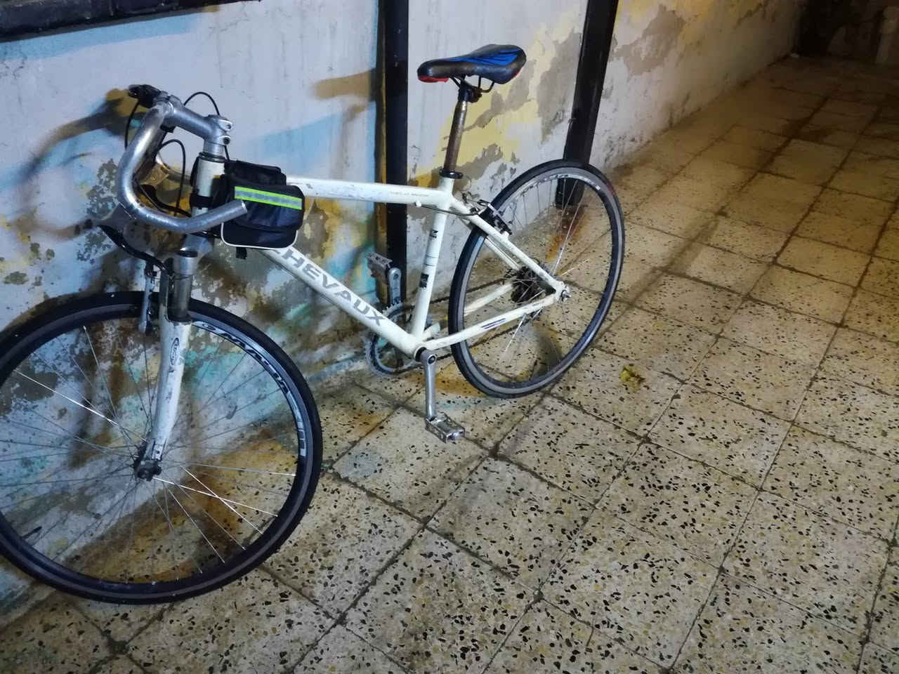 البيع كلشي ما نقصة بس يده مل كير صينيه55ويرهم مروس بمطور بزون


**إذا كنت صاحب هذا الإعلان وتريد حذفه لأي سبب، رجاءا أرسل رسالة إلى الدعم الفني**