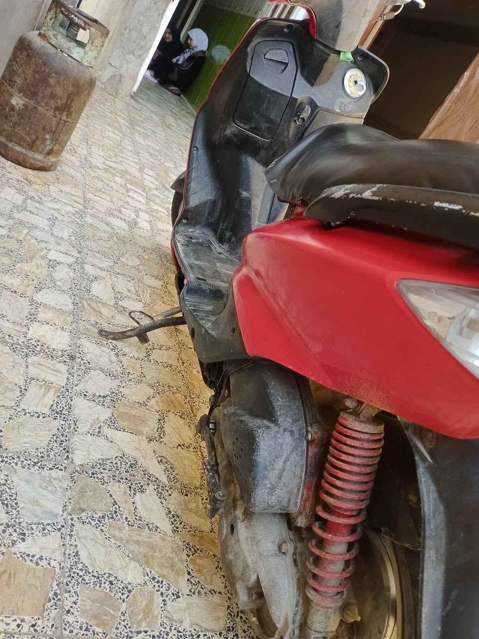 دراجه سكنس نثيه كابريتر بيهه صوت ما عرفه مال شنو السعر 250 وبيها مجال العنوان لشعب الرقم ***********
