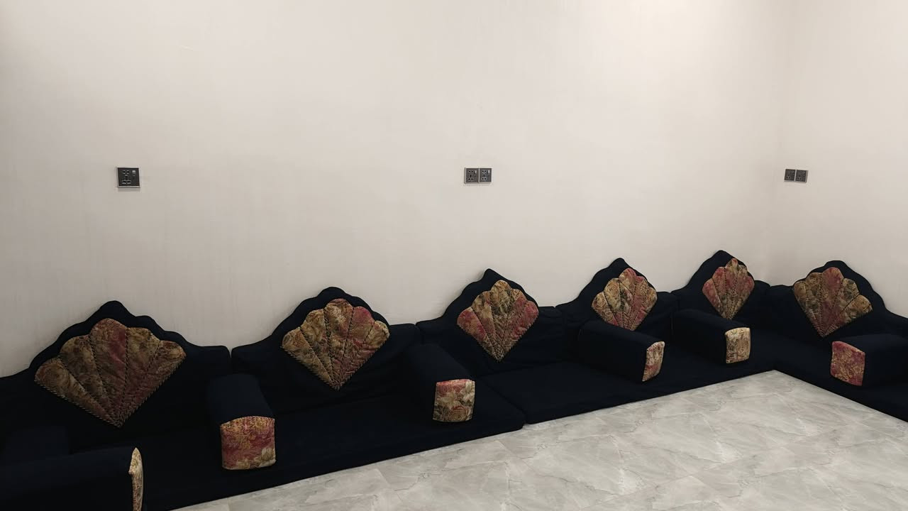 السلام عليكم.. 
دار للبيع مساحه 100متر 
طابو زراعي مشمول بالتطويب يوجد وصل بلديه 
المكان السهيله الثانية شارع أبا الفضل العباس ع
بناء جديد وحديث السعر 32 وبي مجال 
باقي التفاصيل ***********
