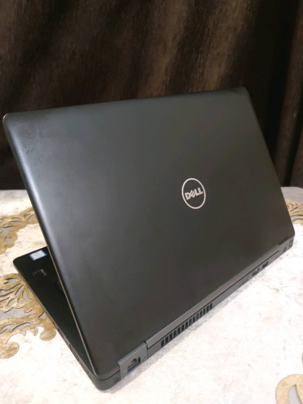 لابتوب من شركة Dell
المعالج كوراي5 intel 
الجيل السابع 
الرام 8كيكا قابل للتطوير 
الهارد 256 SSD قابل للتطوير 
حجم الشاشة 14 انج 
كيبورد ضوئي عربي انكليزي ليزري 
كارت شاشه Intel(R) HD Graphics 620 بحجم 4 كيكا
ويندوز 10برو 64 بت 
العنوان النجف 
متوفر توصيل
