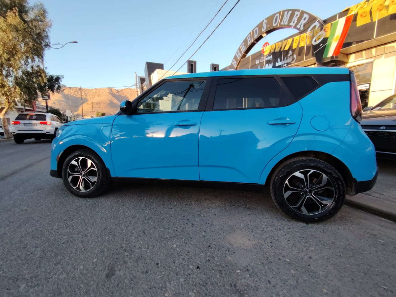 فول عدا البصمة 
رادار ميحيطي 
توقف ذاتي 
كاميرا دوارة 
فتحة 
تدفئة كشنات وستيرن 

٣ قطع صبغ فقط الباب مال سياق تبديل 
سياره صارلي شهرين من طببتها للعراق 
تحويل مباشر 
رقم للتواصل ***********
