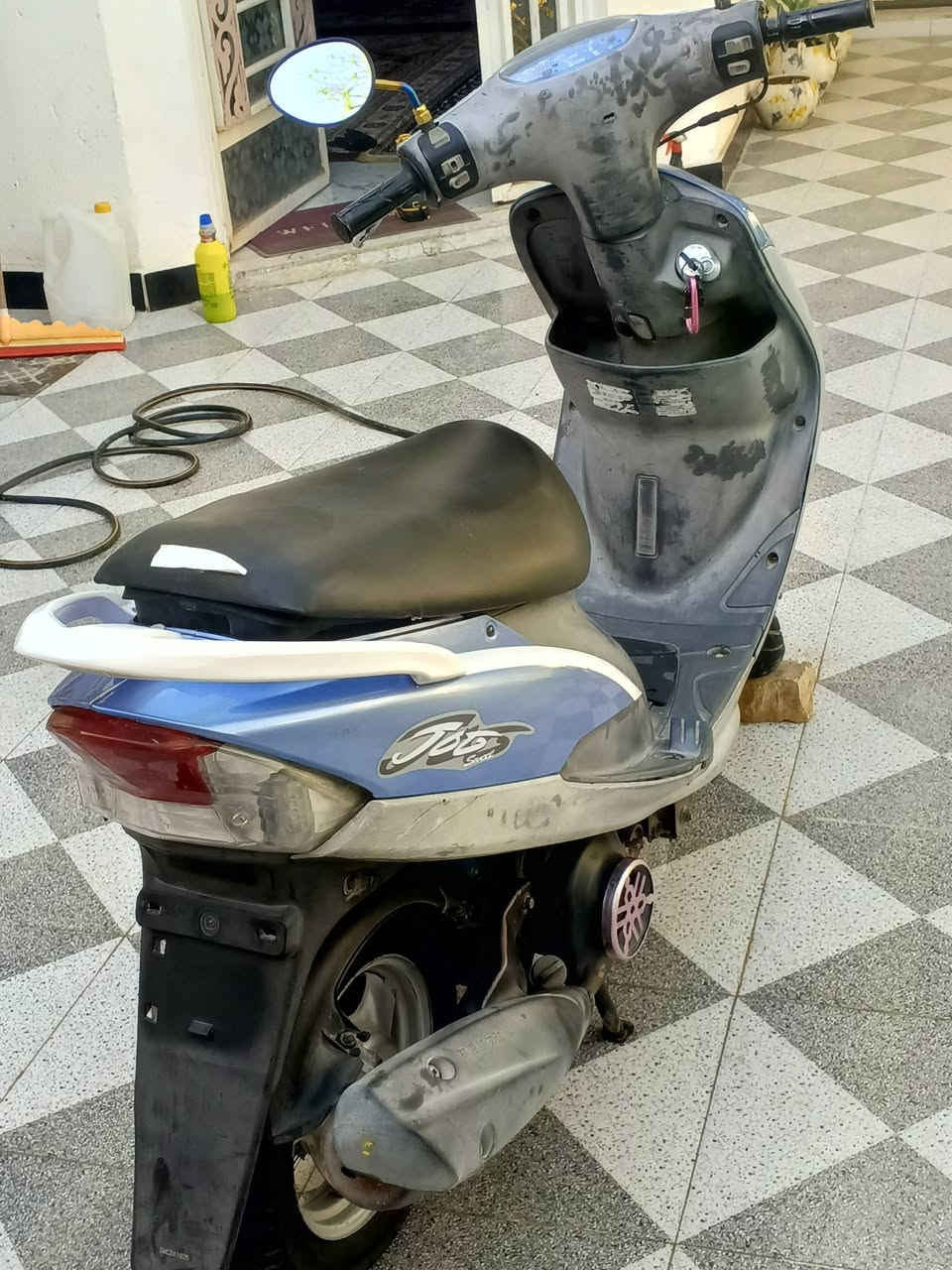 ماكس منغولي دراجه بلاديه  شلعه ومعدل كامله مكمله 
كفرات اشاير  بكلايت خلفي
كهربائيات شغاله        
دراجه مكينه ناعمه مفتوحه مبدل فقط زنجيل  اصلي
 نقص برغي مابيها +الكابريتر الاصلي موجود 
السعر :خاص
العنوان: ذي قار قضاء النصر


**إذا كنت صاحب هذا الإعلان وتريد حذفه لأي سبب، رجاءا أرسل رسالة إلى الدعم الفني**