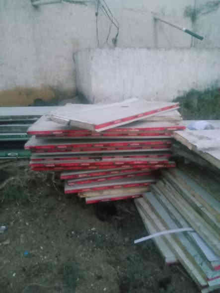 السلام عليكم من رخصه الادمن للبيع سندويج عدد ١٧ طول الوحده ٣ متر سعر المتر ٦ الاف جداري مع زوايه مع بوب وشبابيك BVC مكان المسيب صوب البوحمدان ***********
