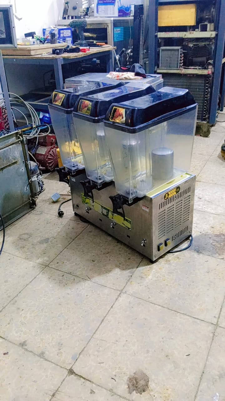 جهاز عصائر شغال تبريد وتدوير جهاز صناعته تركي السعر 400 وبي مجال للشراي مكاني الكوت للاستفسار الاتصال ع الرقم  ***********
