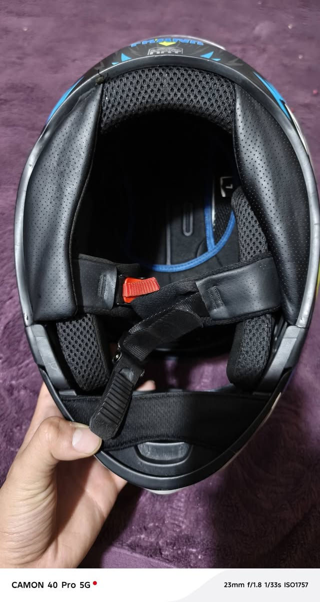 سلام عليكم خوذه جامه مضلله فج قلاب +نضاره + منفذين هواء ستعمال قليل جداً نضافه 90% حجم L السعر 65 مكاني بغداد حي البساتين ***********
