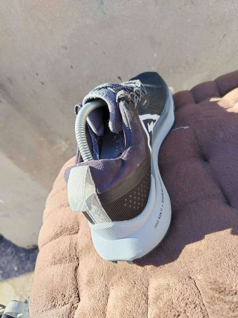 نايك قياس 42 ونص يلبس 43 اصلي سعر 35 للحجز ***********
