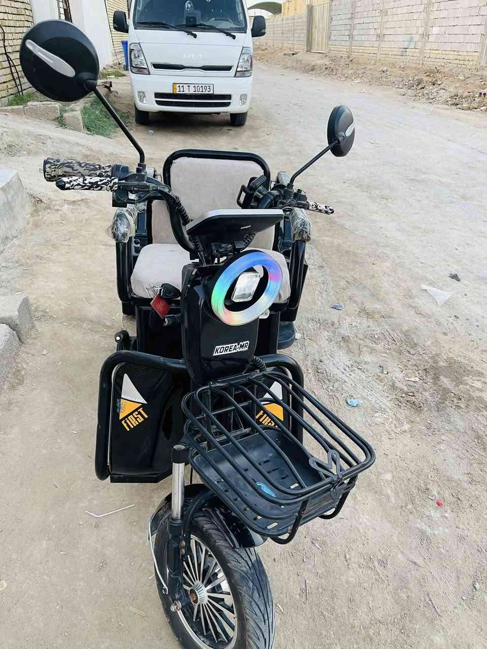 دراجه شحن للبيع بيكم سوق الشيوخ

المواصفات👇👇👇👇👇👇👇
  
تتحمل ودزن 200 كيلو

4 بصمات وياها قفل عن طرق البصمه

2سويج وياها

سايد بريك

السرعه 40

5 بطاريات

نضام ال R يعني ترجع بك

تمشي 35 كيلو

كلشي شغال بيه الكهربائيات كله شغال كفاله


**إذا كنت صاحب هذا الإعلان وتريد حذفه لأي سبب، رجاءا أرسل رسالة إلى الدعم الفني**