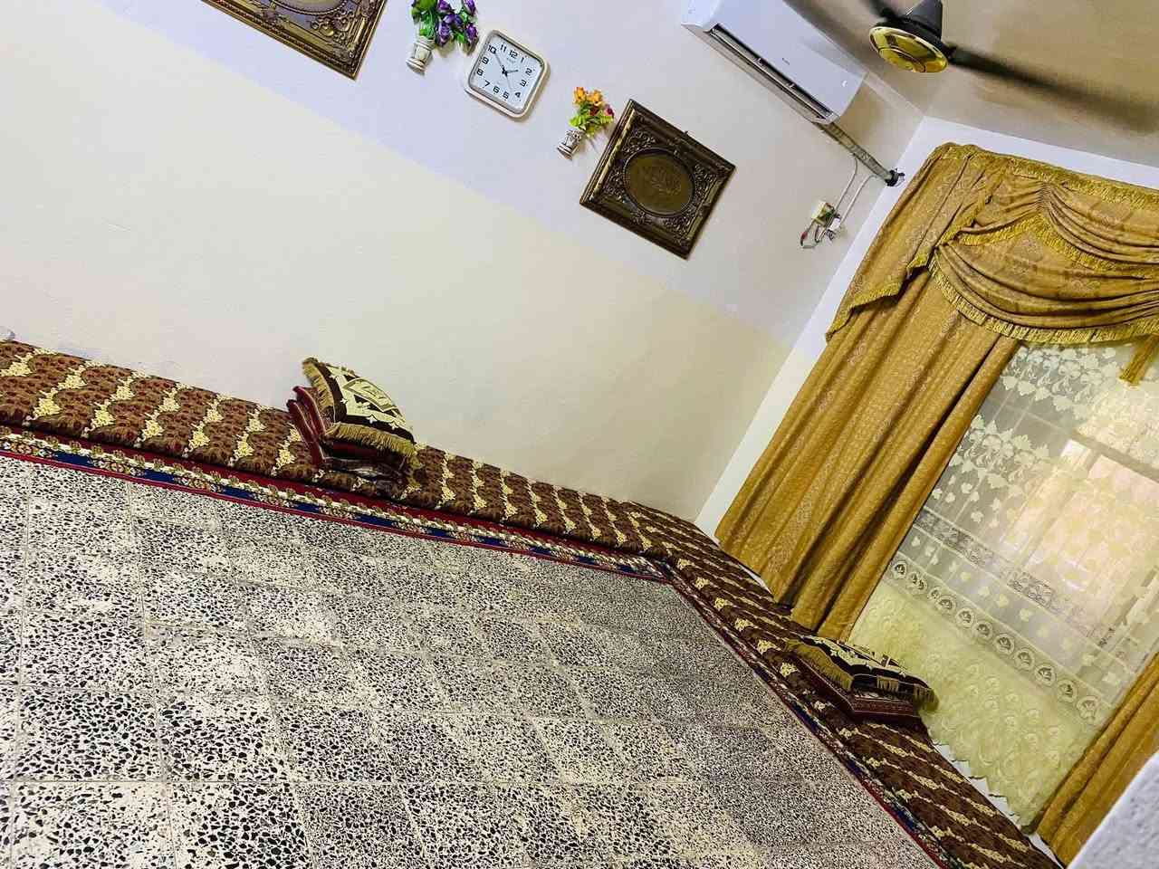 السلام عليكم
بيت للبيع في ابي غريب حي الزهور ( البيطره ) قريب ع السوق 

ملك صرف 
بالسند 290 متر 
واقع حال اكثر من 400 متر 

للتواصل مراسله الصفحه او الاتصال ***********
